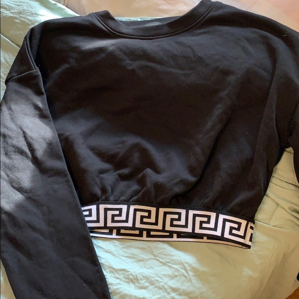 cropped black long sleeve shirt